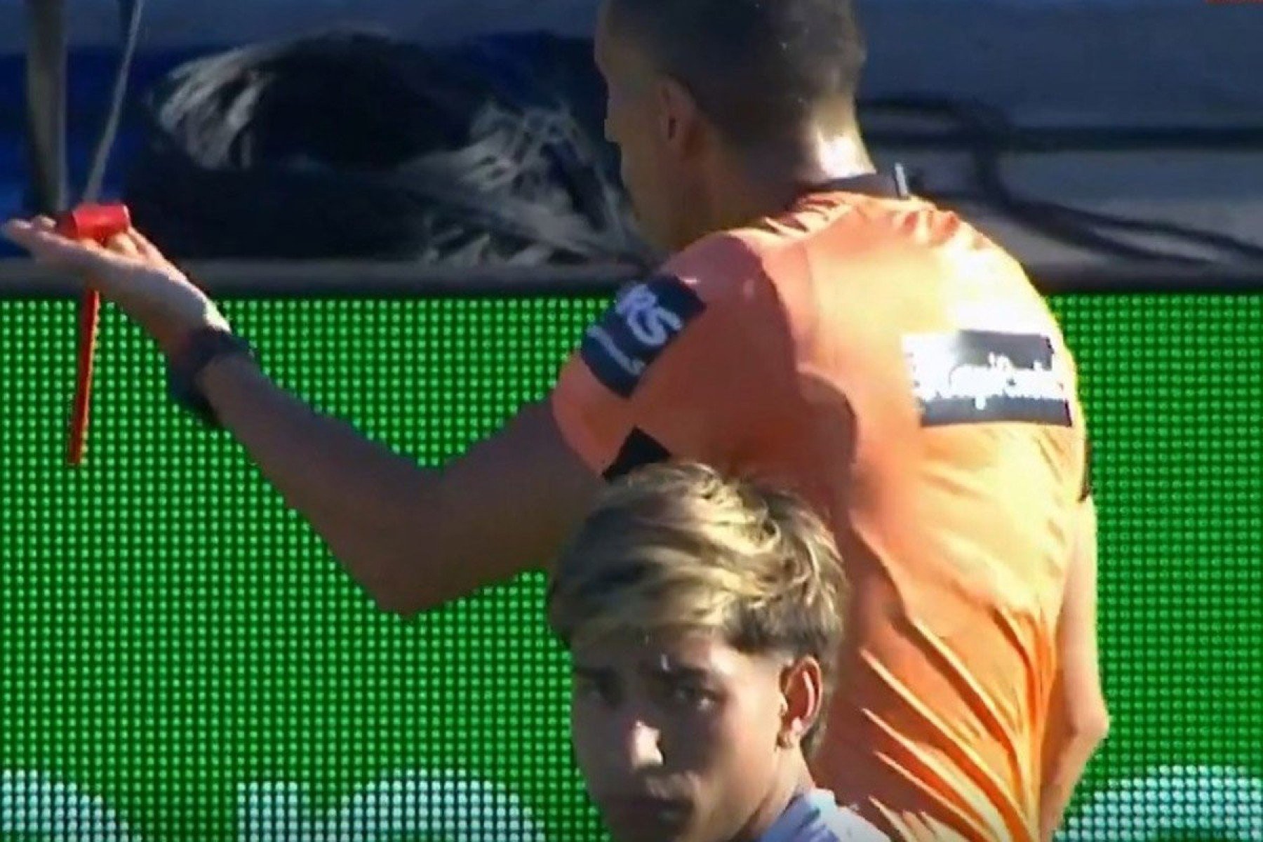 Torcedor agride árbitro com martelo em jogo do Campeonato Argentino