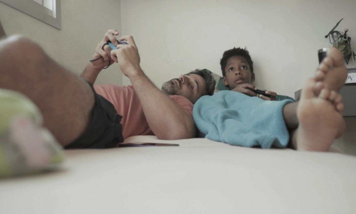 Em seu novo documentário, Leandro Wenceslau acompanha três famílias LGBTQIAPN+ e suas crianças e jovens, revelando que o amor é o centro de todas as formas de família -  (crédito: Reprodução/Instagram)