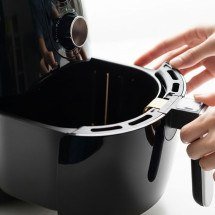 O guia definitivo para limpar sua air fryer do jeito certo e sem esforço - Your Artist Name de Artisan's Edge