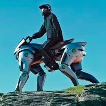 Cavalo-robô pilotado faz transporte em terrenos acidentados - Divulgação/Kawasaki