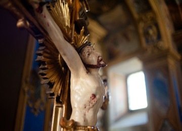 Cristo na cruz em igreja; imagem meramente ilustrativa -  (crédito: codirosso/PxHere)