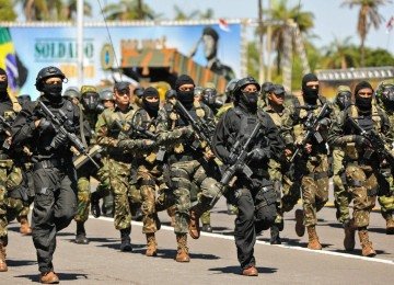 Kids pretos formam grupo restrito, com treinamento rígido, especializado em ações de infiltração, operações camufladas e contraterrorismo -  (crédito: Divulgação/Exército)