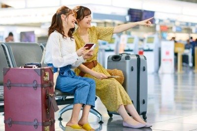 Para economizar ainda mais nas viagens, comparar preços de voos para achar o mais adequado ao orçamento é essencial -  (crédito: Pexels)