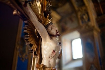 Cristo na cruz em igreja; imagem meramente ilustrativa -  (crédito: codirosso/PxHere)