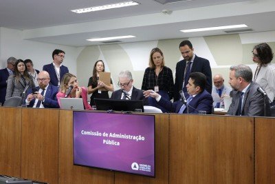 Comissão de Administração Pública da ALMG aprovou proposta que cria blocos regionais para a gestão dos serviços de saneamento básico -  (crédito: Daniel Protzner/ALMG)
