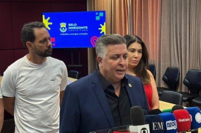 Em coletiva, o prefeito de BH reforçou a qualidade do zoo da capital mineira, sendo um espaço apto a acolher e tratar desses animais -  (crédito: Reprodução / EM/D.A Press)