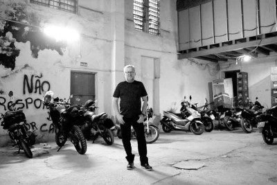 Rodrigo Sena Magalhães diz ter se inspirado em diálogos ouvidos em coletivos para construir a história -  (crédito: Maria Luiza Neoman/Divulgação)