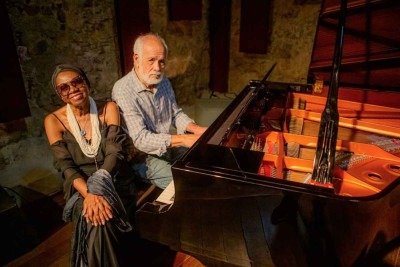 A Cantora Áurea Martins e o pianista Cristovão Bastos, que se conheceram no subúrbio do Rio de Janeiro há mais de 50 anos, lançam o disco 'Amizade' -  (crédito: Tyno Cruz/Divulgação)