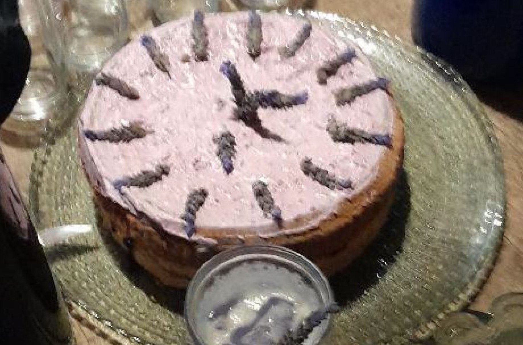 Bolo e refresco feitos a partir da lavanda, planta aromática cultivada no Lavandário Mantiqueira-Gustavo Werneck/EM