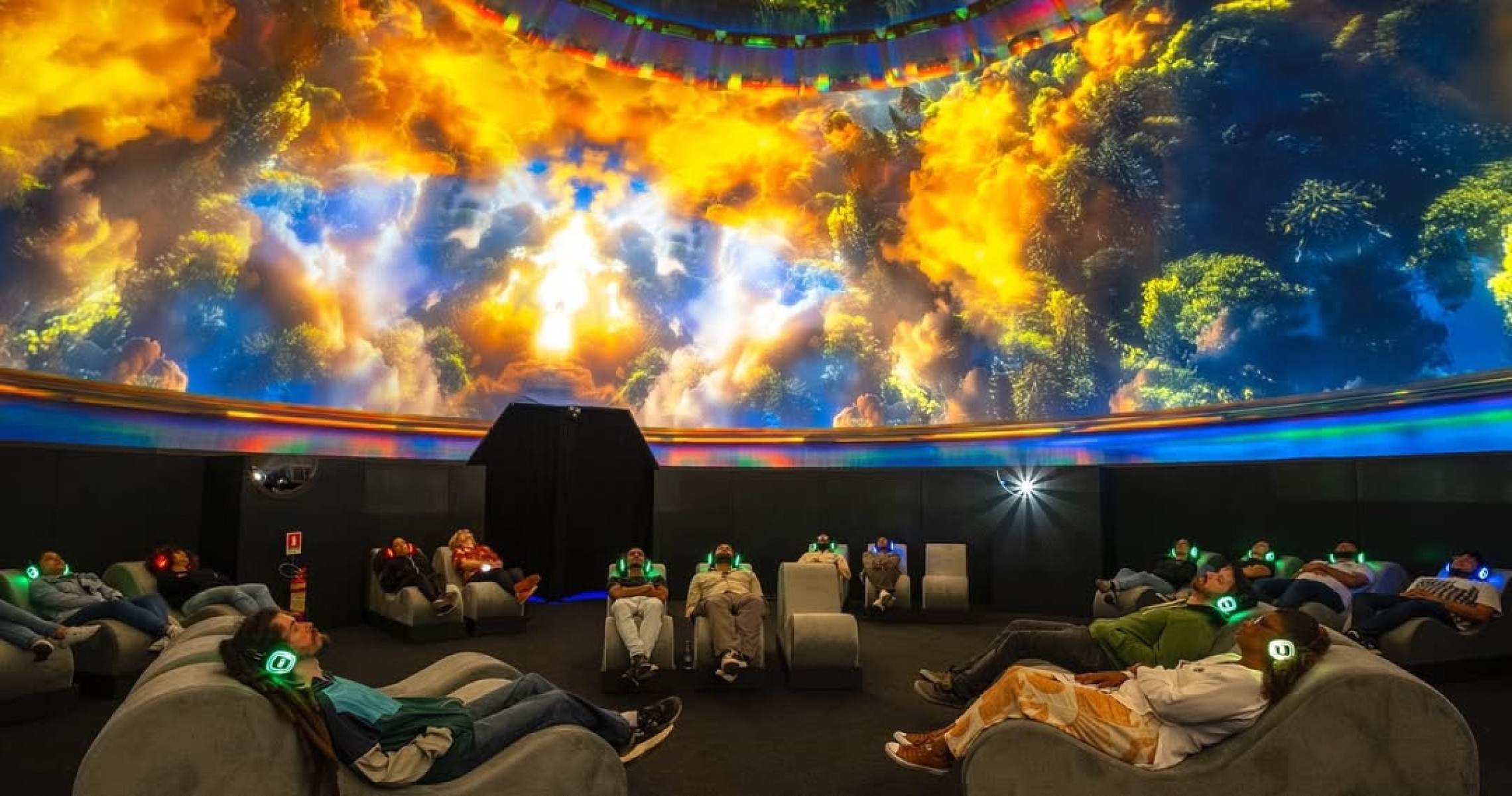 Lumisphere transforma sonhos em imagens com ajuda da inteligência artificial no Museu do Amanhã.