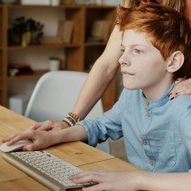 Perigo online: como aliciadores usam a web para abusar de menores - Pexels