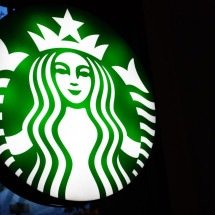Milhares de baristas da Starbucks fazem greve para exigir direitos trabalhistas -  Themeisle/Flickr