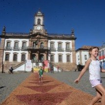 Português encanta o mundo com visita poética à charmosa Ouro Preto