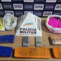 Adolescente é apreendido com maconha, cocaína e balanças de precisão em MG - PMMG/Divulgação