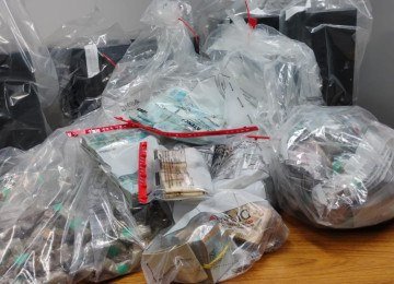 Apreensão de documentos e cerca de R$ 400 mil em dinheiro vivo -  (crédito: Grupo de Atuação Especial de Combate ao Crime Organizado (Gaeco)/EM/D.A. Press)