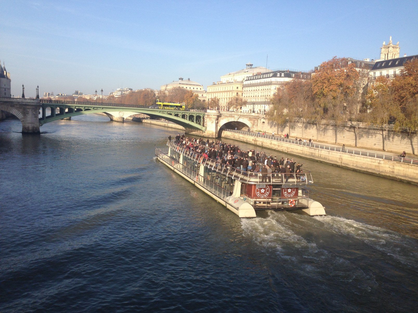Não deixe de fazer o passeio de barco pelo Rio Sena-Carlos Altman/EM