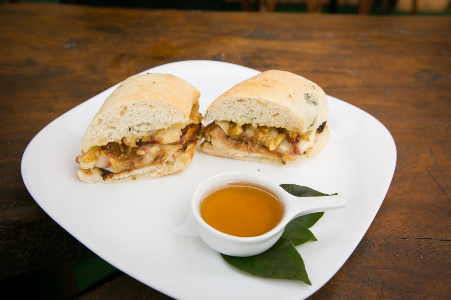 Padaria e Armazém Águas Claras
Ciabatta com ora-pro-nóbis e frango ao mel-Prefeitura de Nova Lima/Divulgação