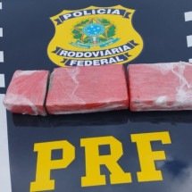 Traficante sofre acidente na BR-262 e PRF descobre carga de drogas no carro - PRF/Divulgação
