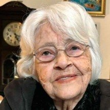 Massi lê Adélia - Redes sociais/Reprodução