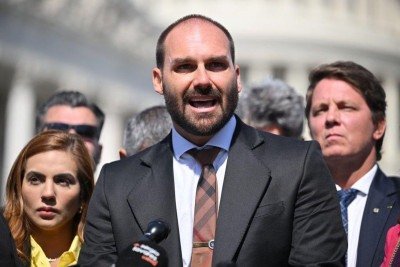 Em março, Eduardo Bolsonaro anunciou que estava se licenciando do cargo para morar nos EUA -  (crédito: AFP via Getty Images)