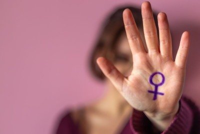Feminicídio no Brasil: entenda a lei e onde buscar ajuda -  (crédito: Freepik)