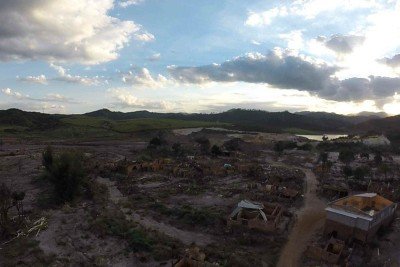 Foi completa a destruição de Bento Rodrigues, primeira comunidade de Mariana atingida pelo rompimento da Barragem do Fundão, em 2015 -  (crédito: Mateus Parreiras/EM/D.A.Press)