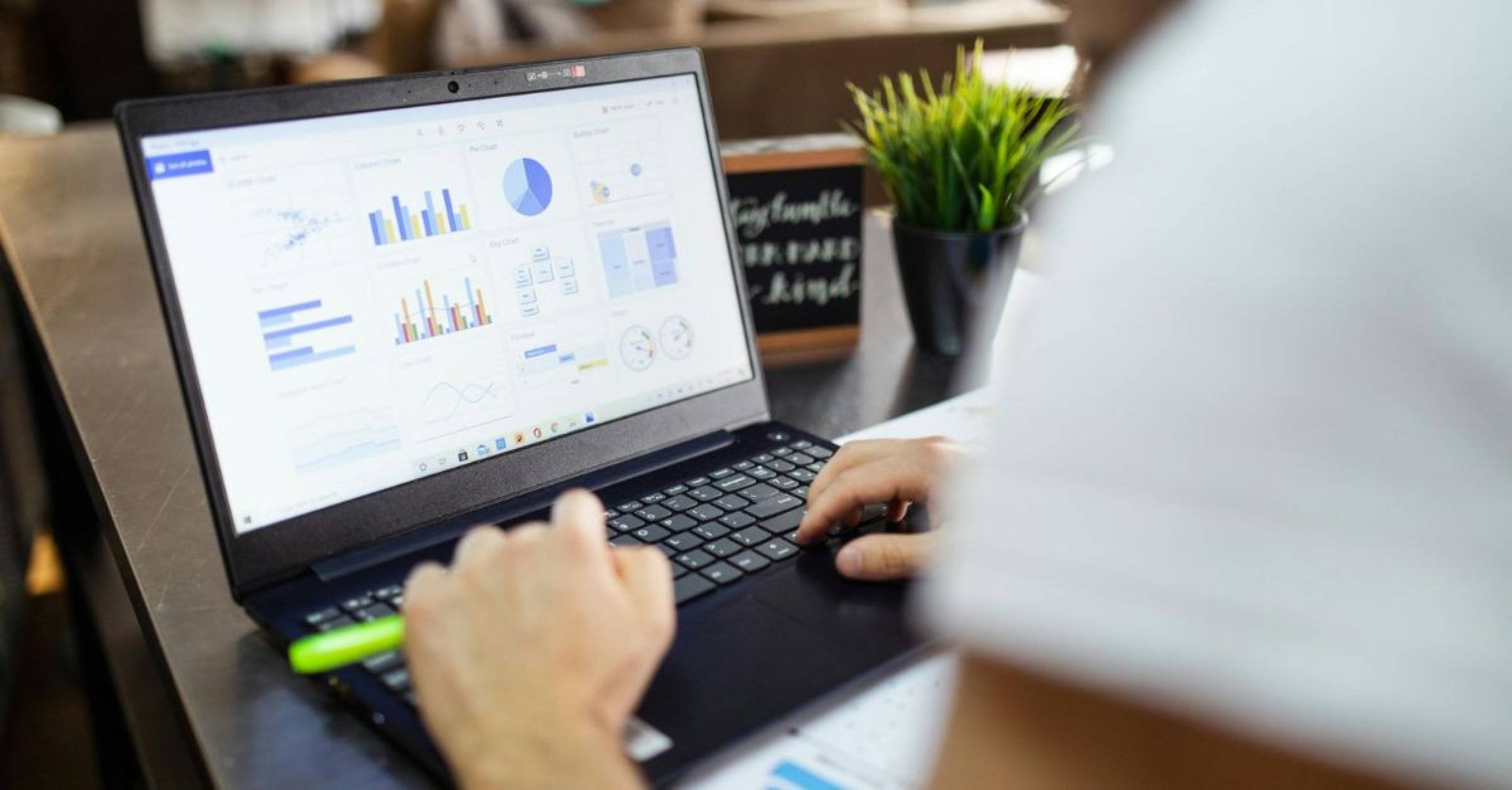 Adlocal rompe a marca de 100 clientes e anuncia rebranding - DINO