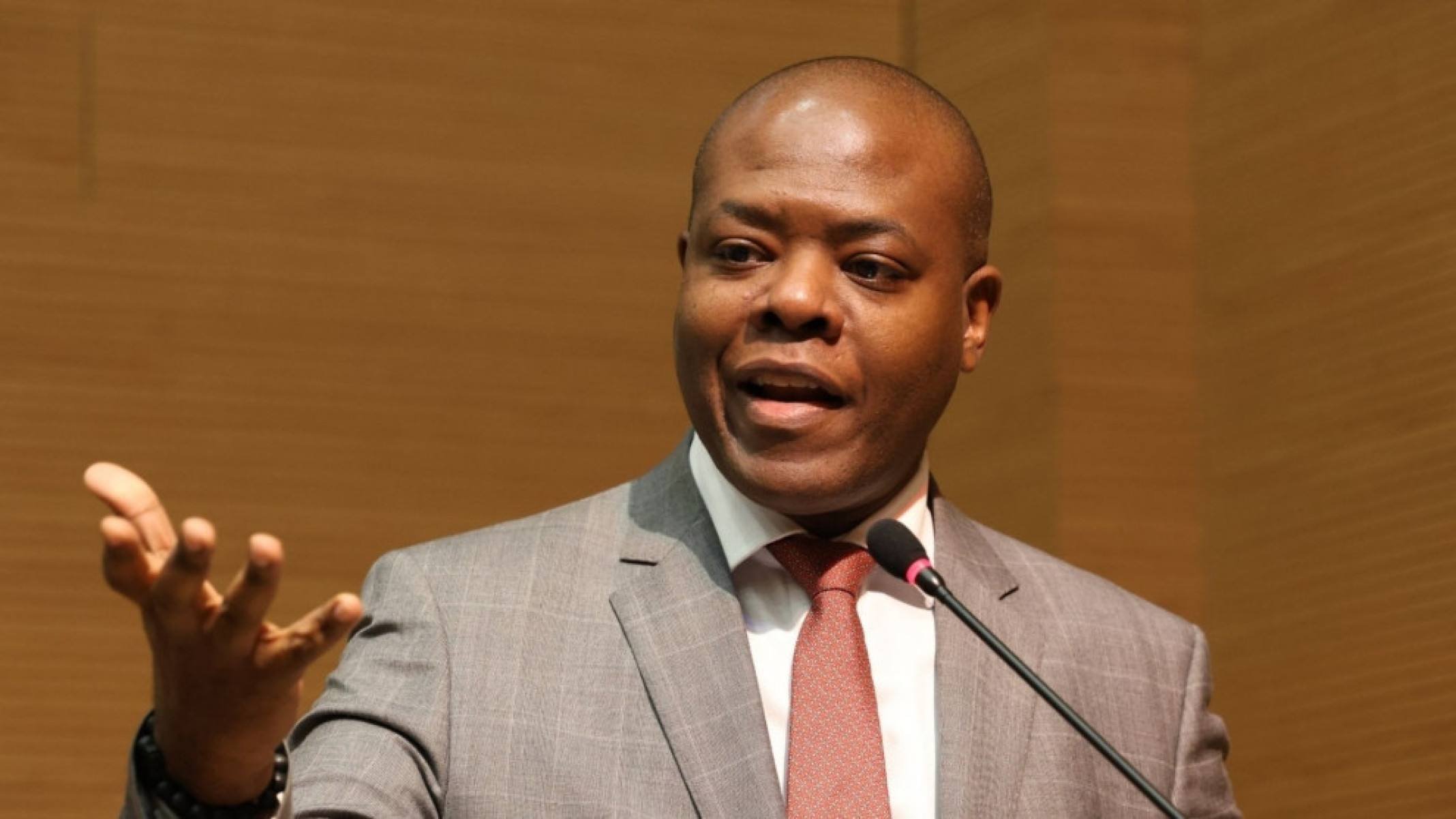 Indiciamento de Silvio Almeida cita Anielle e outra mulher como vítimas