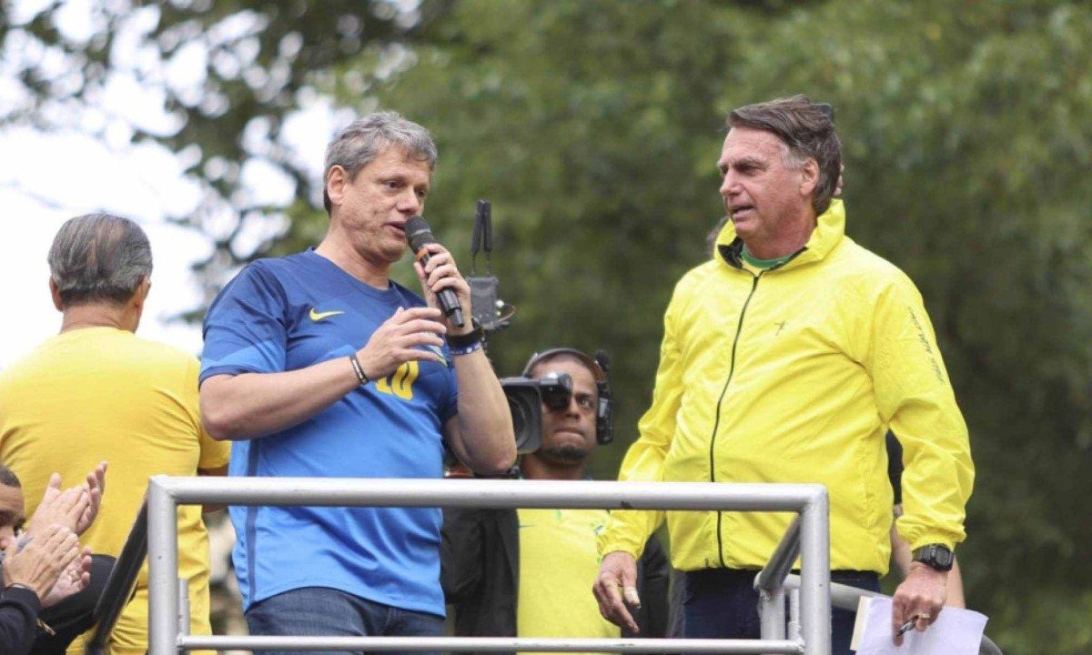 Bolsonaro aciona Tarc&#237;sio e volta a mexer no tabuleiro da direita para 2026