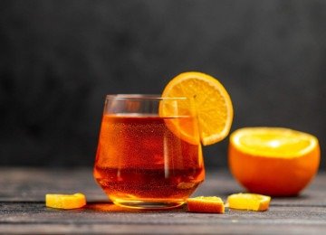 o vermute sempre foi uma peça central da coquetelaria clássica. É base de drinks históricos, do Manhattan ao Negroni -  (crédito: KamranAydinov para Freepik)