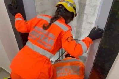 Três adultos e uma criança ficaram presos no elevador -  (crédito: Reprodução/CBMMG)