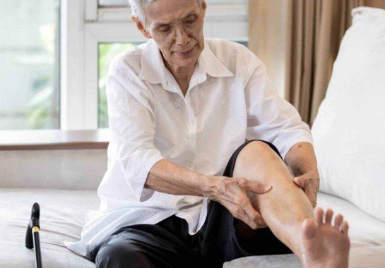 O que o corpo tenta dizer quando a perna fica formigando repetidamente