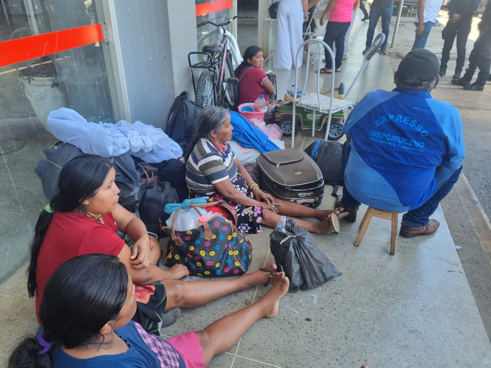 Grupo de 41 pessoas, das quais, 27 crian&ccedil;as, foi deixado no local por &ocirc;nibus de Itabuna (BA)-Luiz Ribeiro/EM/D.A Press