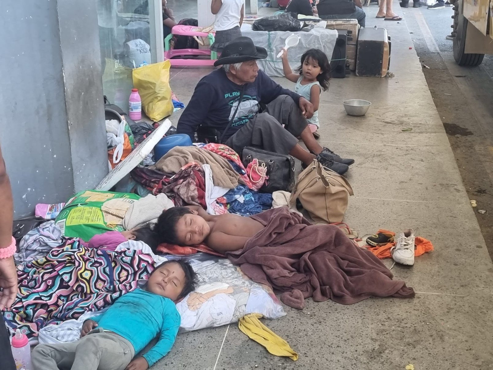 H&aacute; quatro mulheres gr&aacute;vidas no grupo de venezuelanos-Luiz Ribeiro/DA/EM Press 