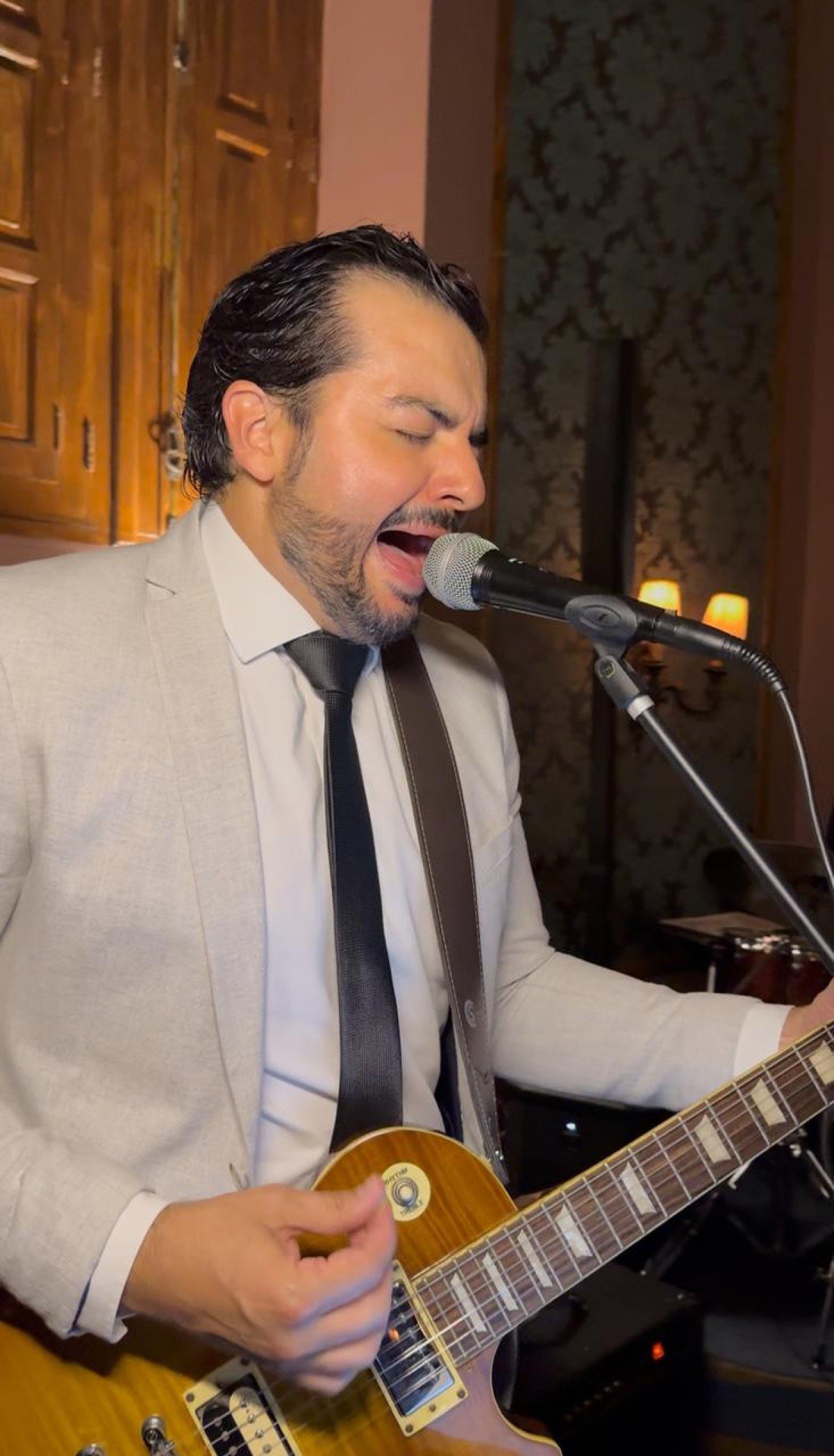 Marcelo Mendon&ccedil;a &eacute; lembrado por amigos depois de ser assassinado por cliente em Vi&ccedil;osa (MG)