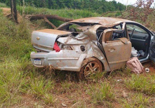 MG: casal morre em capotamento de carro na interseção da BR-354 com BR-262