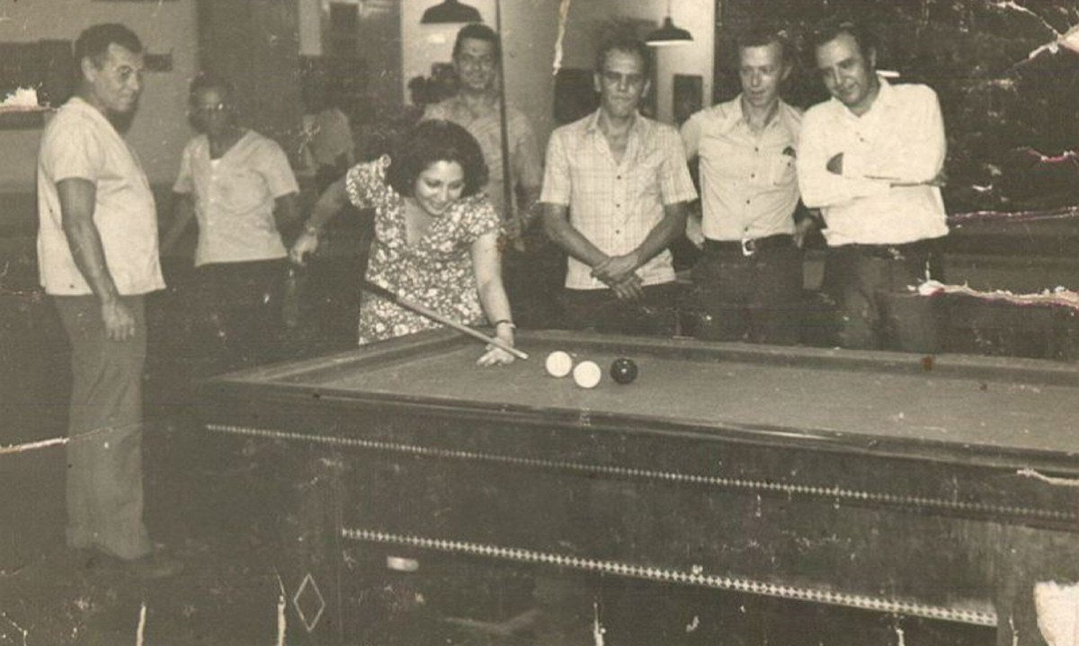 Desde 1939, o Bilhares Brunswick re&uacute;ne homens e mulheres que gostam de jogar sinuca
