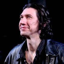 Astro do cinema, Adam Driver foi fuzileiro naval e tem ONG que leva teatro aos militares -  - Instagram/@outerspaceada