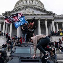 Trump indulta pela segunda vez manifestante detido pelos distúrbios no Capitólio - Alex Edelman - 6.jan.21/AFP