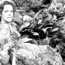 Espetáculo ‘ZuZus’ aborda trajetórias femininas de cuidado e luta