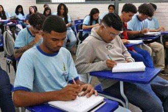 Por que 1 em cada 4 jovens até 19 anos não conclui o Ensino Médio no Brasil: 'Trabalho desde os 15'