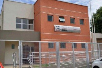 Homem é brutalmente assassinado e pendurado pelo pescoço em mangueira