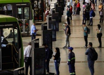 Conflito entre aplicativos e empresas de ônibus será debatido em audiência na PGR -  (crédito: Platobr Economia)