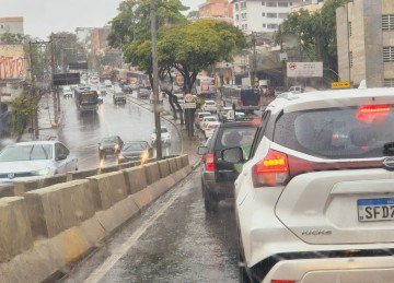 A recomendação é evitar os trechos citados e redobrar a atenção em cruzamentos onde os sinais estão fora de operação -  (crédito: Jair Amaral/EM/D.A.Press)