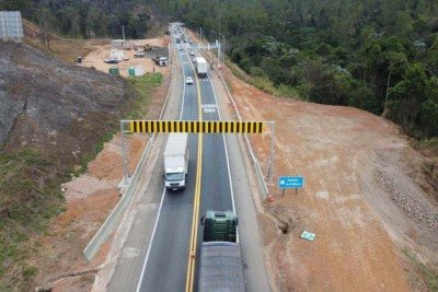 Vista aérea da praça de pedágio em João Monlevade (MG), na BR-381 -  (crédito: Leandro Couri/EM/D.A Press)