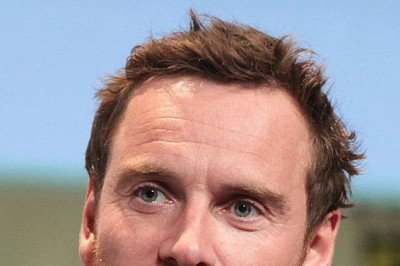 O ator Michael Fassbender foi escalado para interpretar Joseph P. Kennedy, patriarca da influente família Kennedy, em uma nova série dramática da Netflix. A produção irá explorar os bastidores políticos e familiares que moldaram figuras como John F. Kennedy e Robert Kennedy. Assim, Fassbender é a cartada para trazer intensidade e carisma ao papel do ambicioso líder familiar.
 -  (crédito: Wikimedia Commons Gage Skidmore)