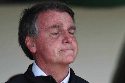  Emocionado, Jair Bolsonaro chora em evento militar no Rio de Janeiro, em novembro de 2021 -  (crédito:  ALEXANDRE BRUM/Agencia Enquadrar/Folhapress)