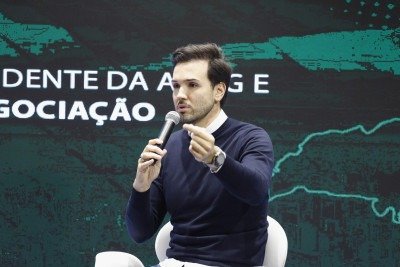 Durante o seminário sobre a dívida mineira, presidente da ALMG, Tadeu Leite (MDB), reforçou que a Cemig não deve entrar em discussão neste momento -  (crédito: Alexandre Netto/ALMG)