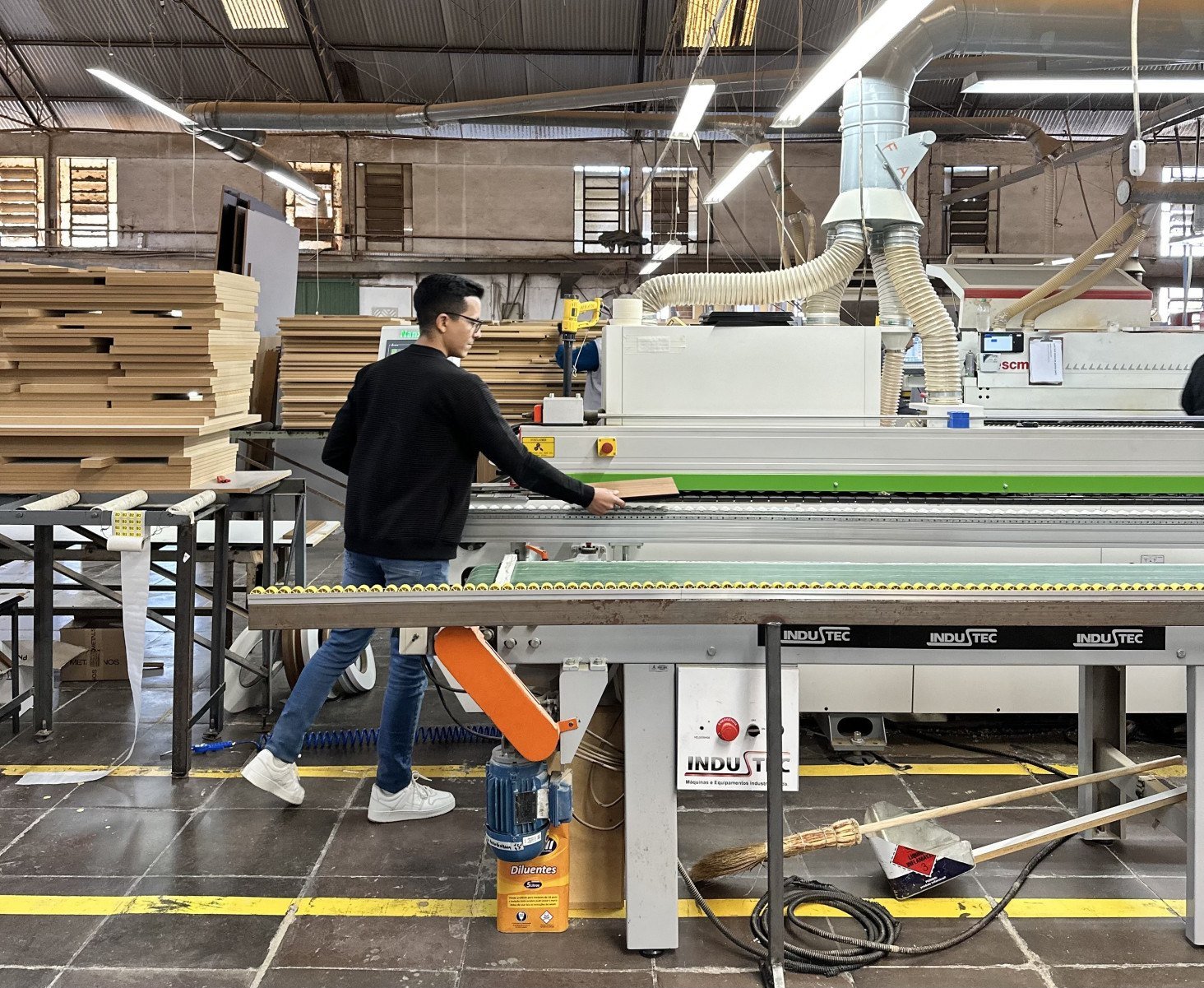 Jimmy Móveis reforça operação com produção terceirizada - DINO