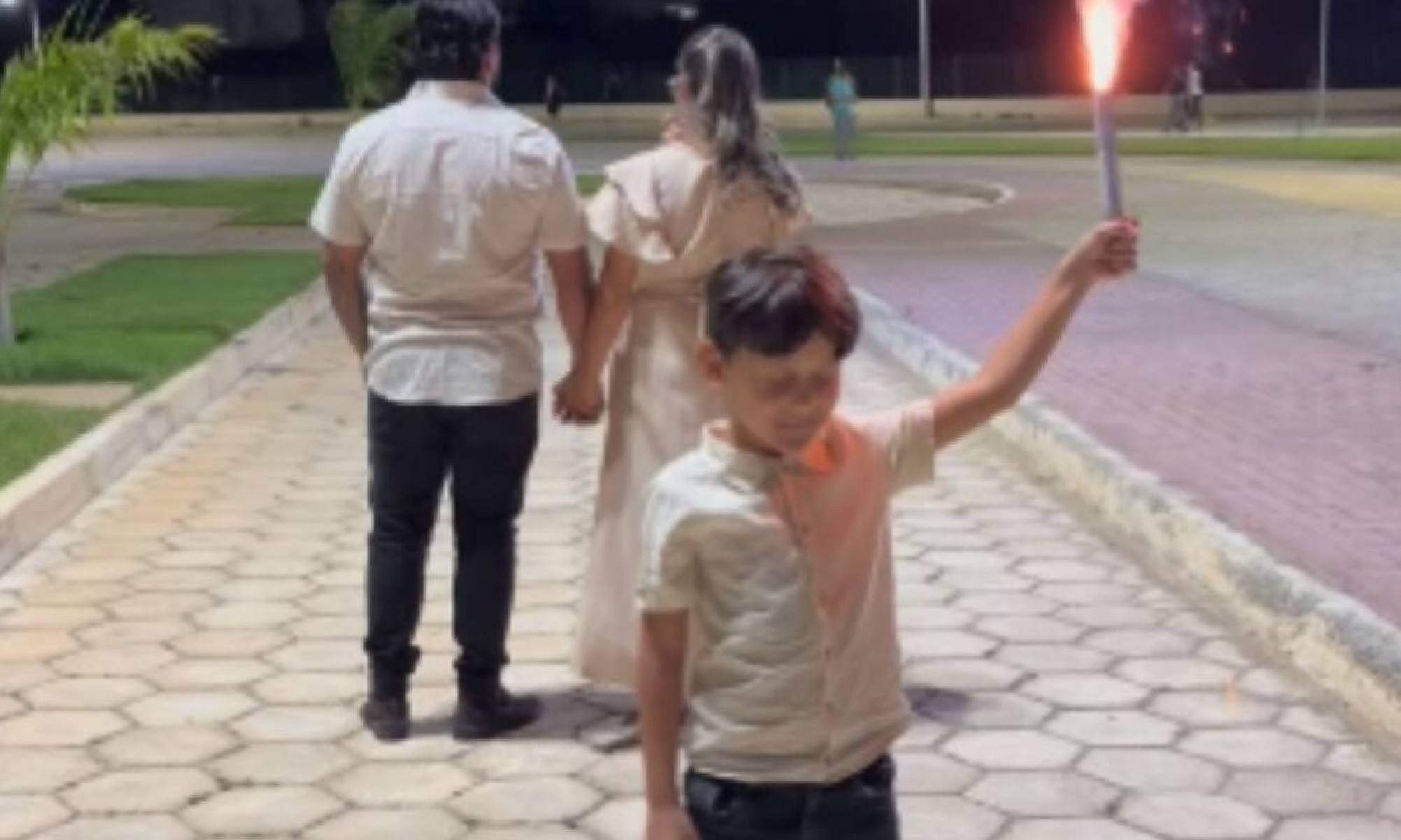 Entre risos e ralados: irmão mais velho cai durante chá revelação e vídeo bomba -  (crédito: Tupi)